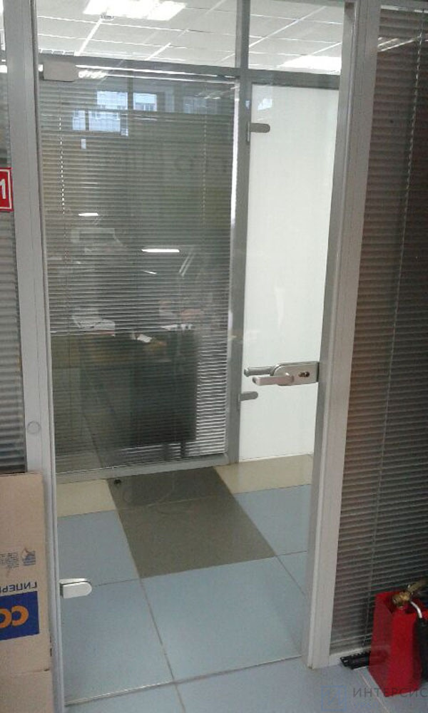 Стеклянные двери