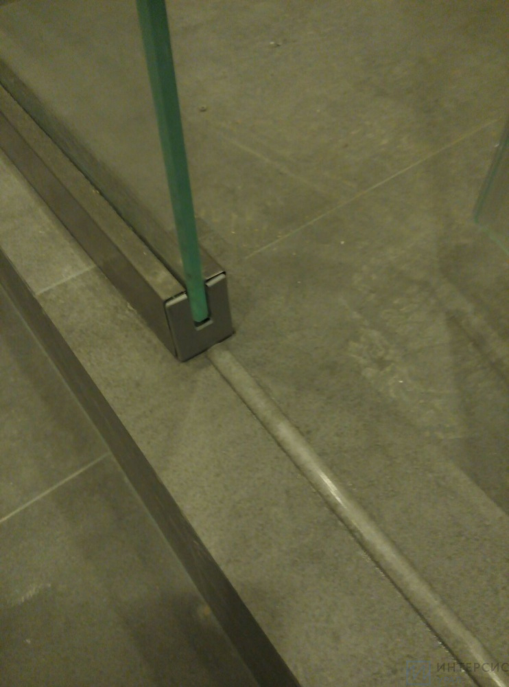 Стеклянные перегородки и двери в квартире