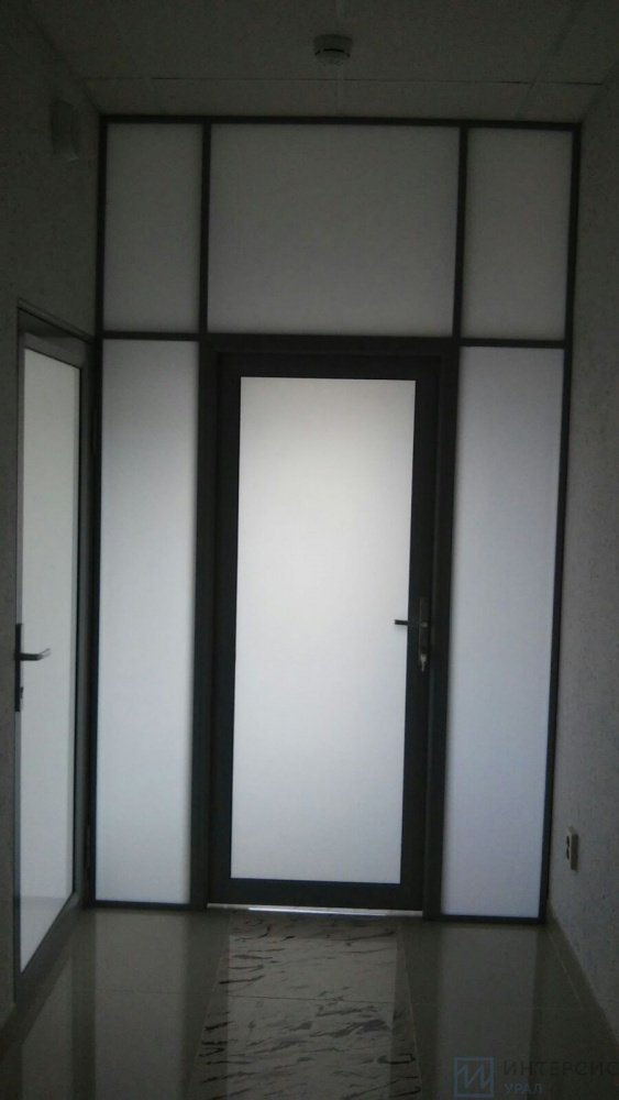 Дверной проем с перегородкой