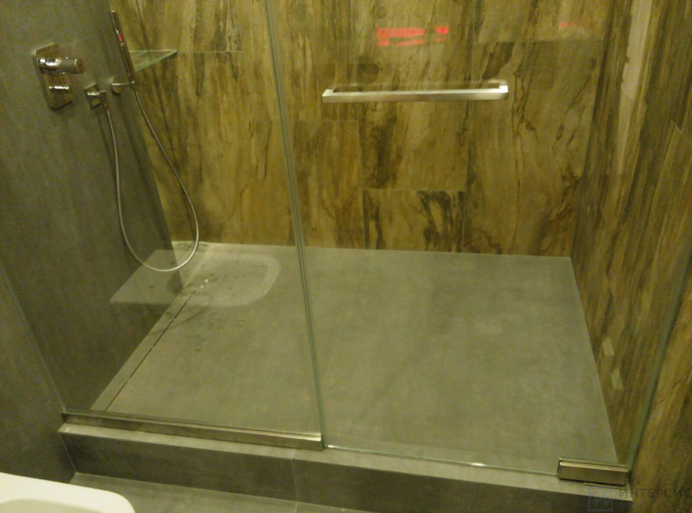 Стеклянные перегородки и двери в квартире