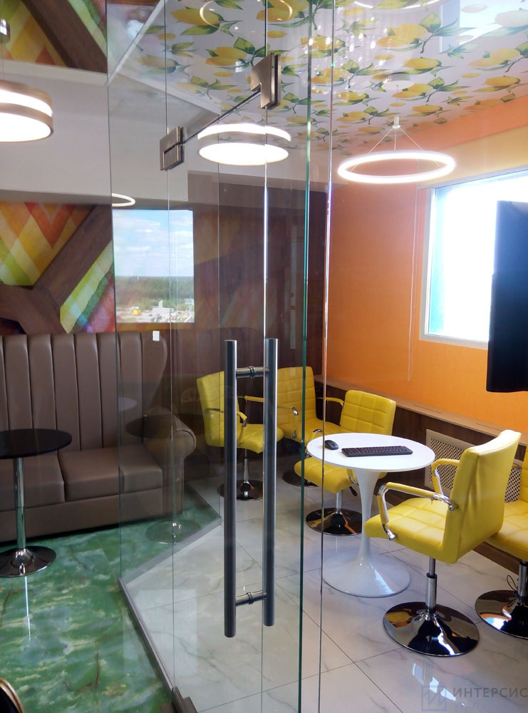 Цельностеклянные двери