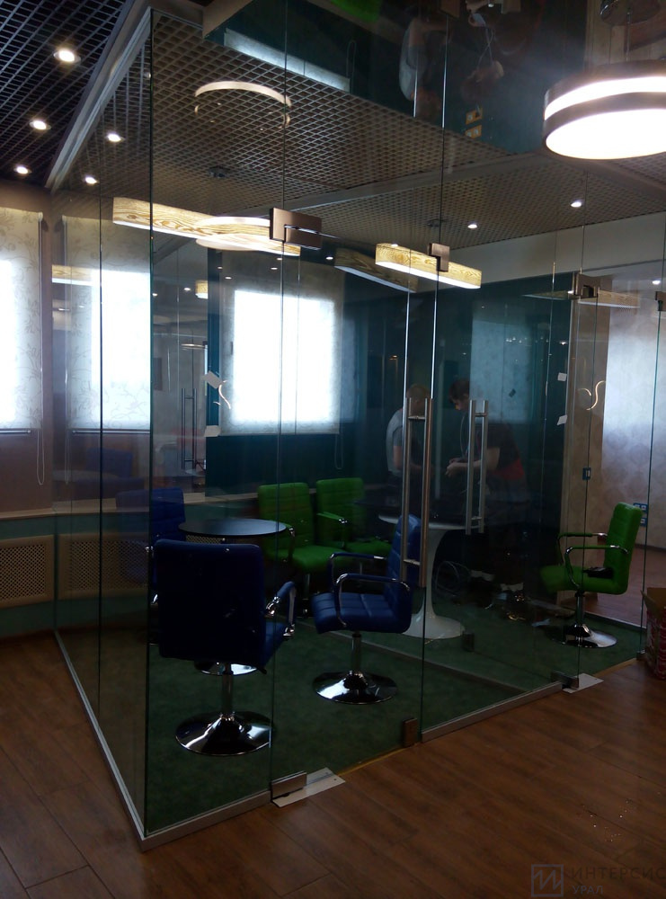 Цельностеклянные двери