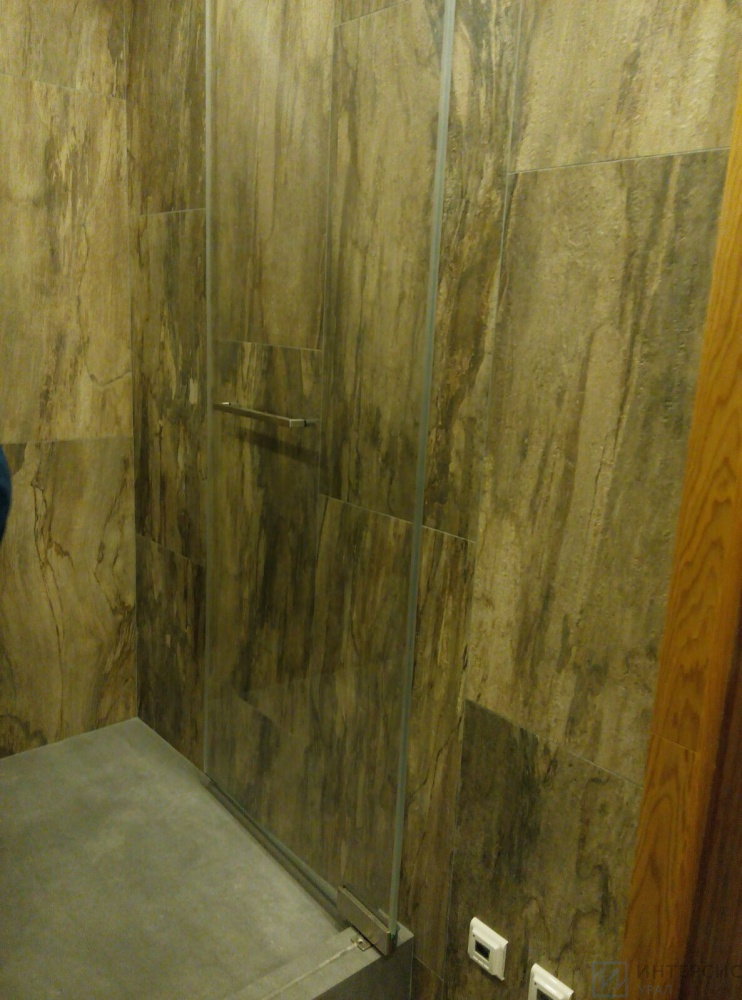 Стеклянные перегородки и двери в квартире