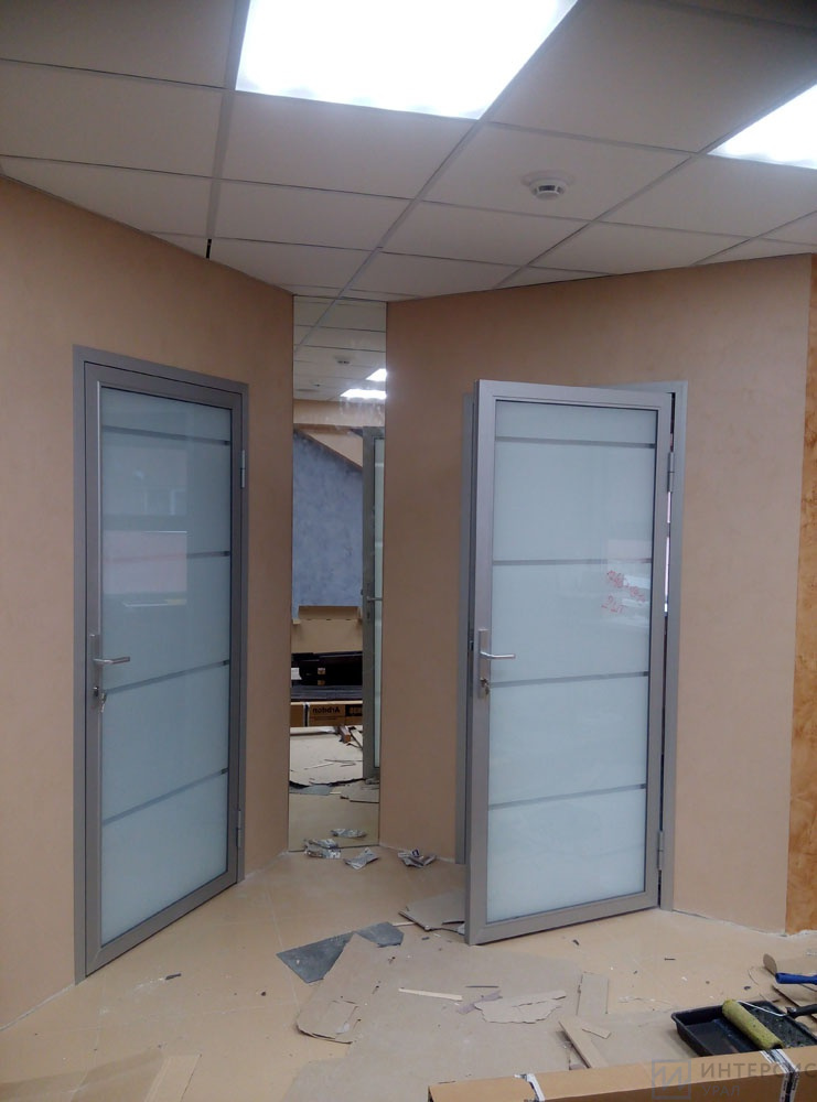 Стеклянные двери