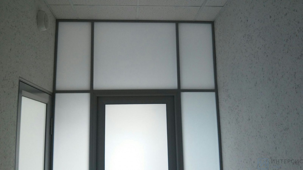 Дверной проем с перегородкой