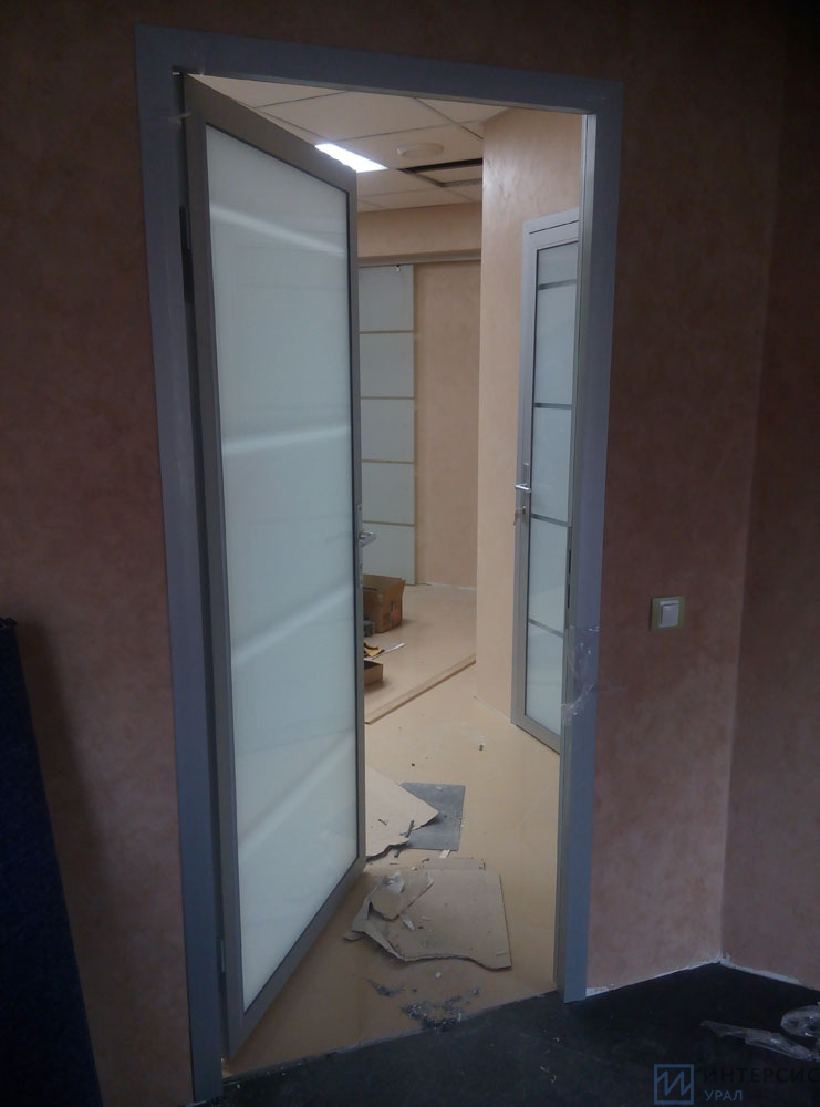 Стеклянные двери